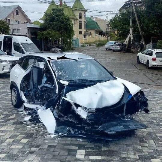 Автомобиль сочинца попал под завал из селевой массы и не подлежит ремонту 