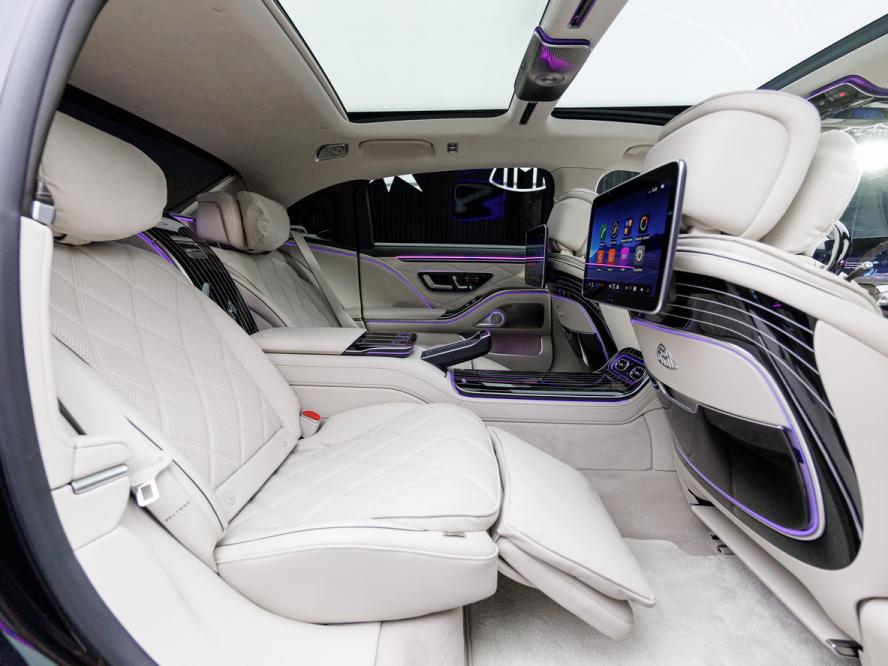 Российский дебют рестайлингового Mercedes-Maybach S-Class прошел на мероприятии Legacy Motors 